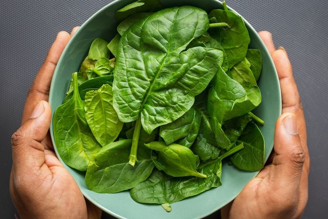 fresh-spinach-in-bowl