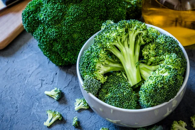 bowl-of-broccoli-on-table
