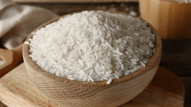 White rice in a wooden bowl